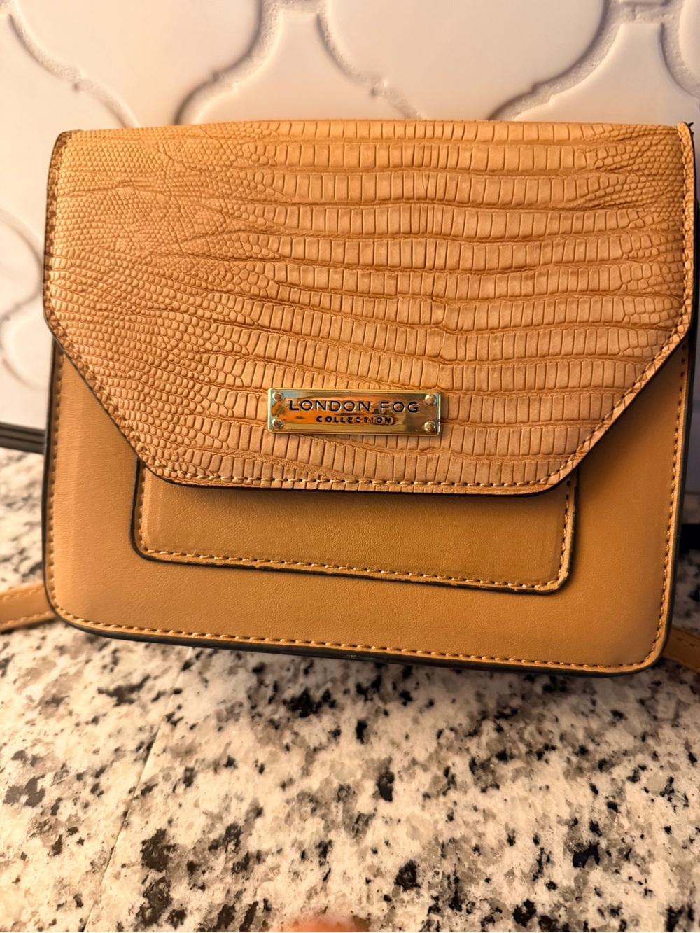 London Fog Collection Beige Croc-Embossed Crossbody Bag - Excellent